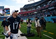Ryan Tannehill looks at the crowd as he jogs at a game - Source: Imagn